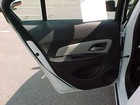 Used 2013 Chevrolet Cruze LS FWD image 15