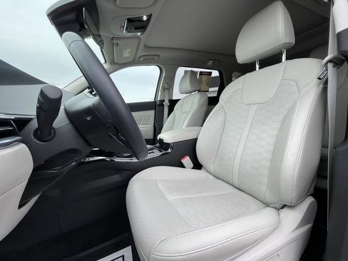 Certified 2025 Kia Sorento SX image 20