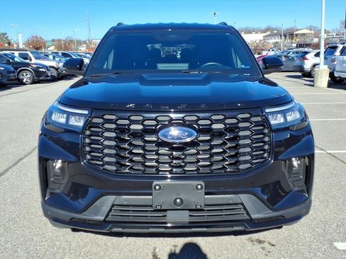 Used 2025 Ford Explorer ST-Line w/ ST-Line Street Pack image 10