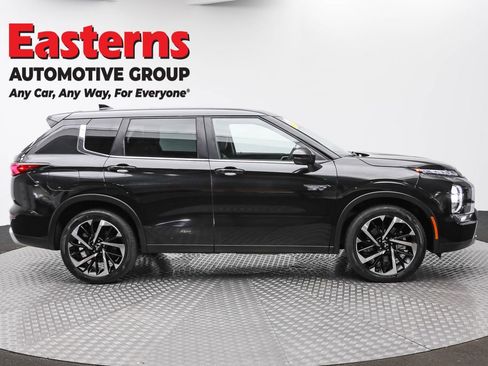 Used 2023 Mitsubishi Outlander SE image 4