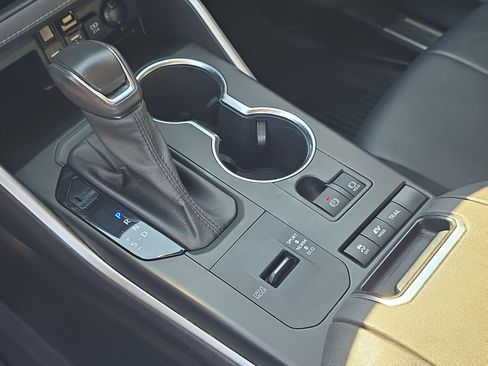 Used 2021 Toyota Highlander XLE image 32