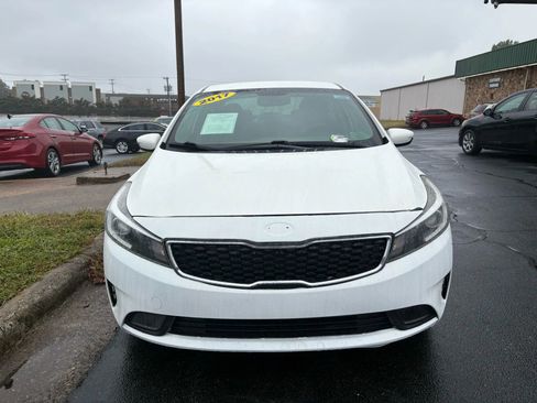 Used 2017 Kia Forte LX image 2