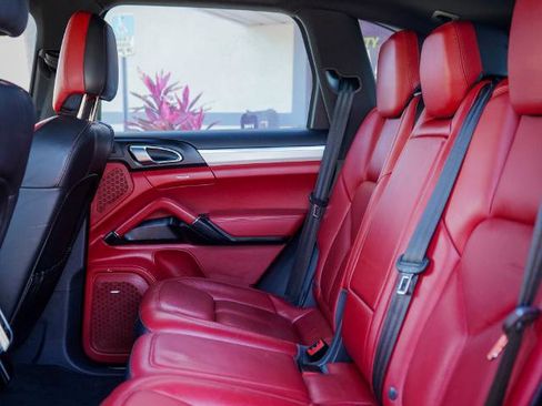 Used 2017 Porsche Cayenne S image 16