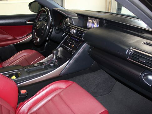 Used 2019 Lexus IS 300 F Sport w/ F Sport Package image 31