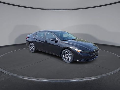 New 2026 Hyundai Elantra Limited FWD image 2