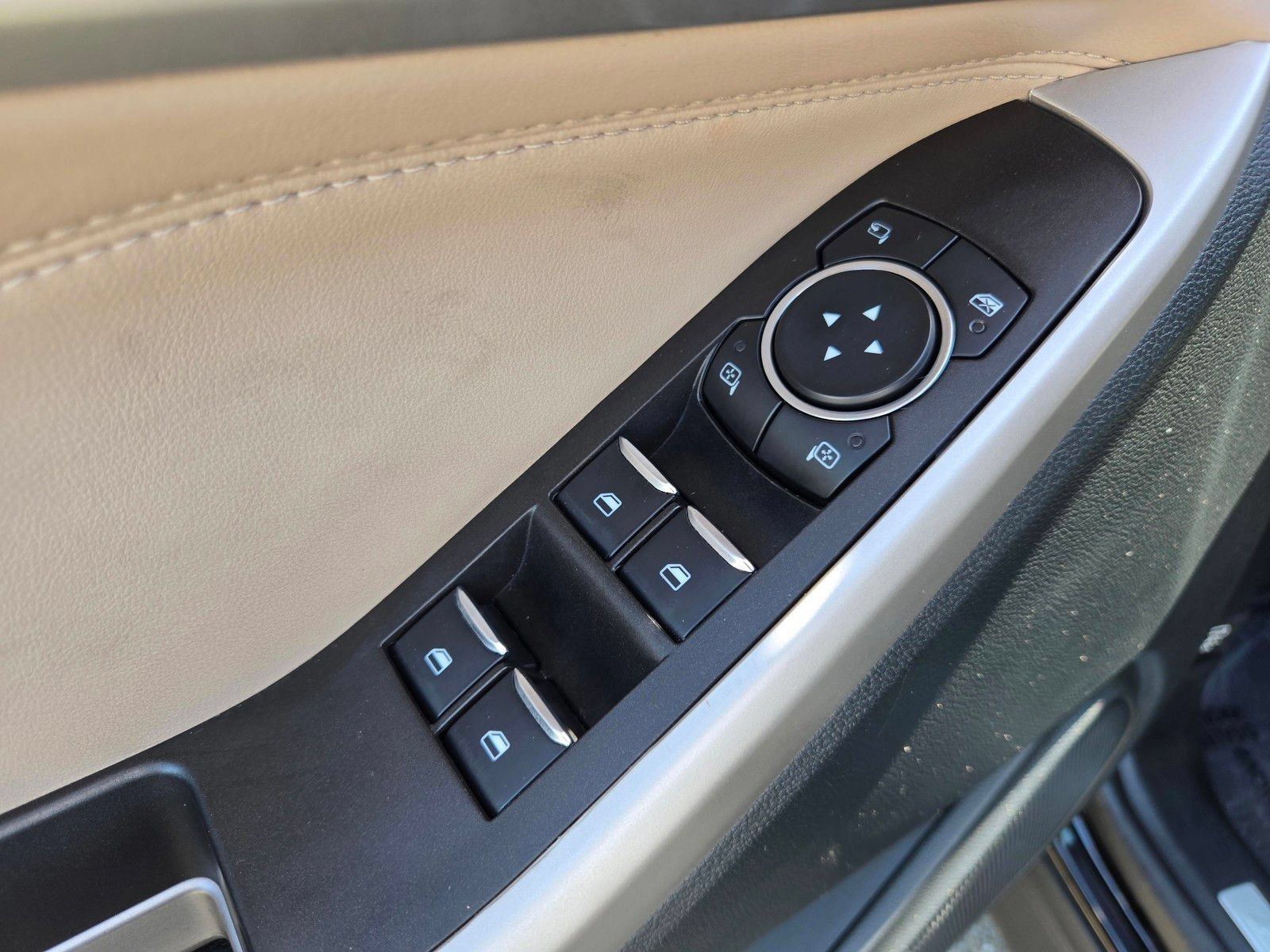 Used 2024 Ford Explorer Limited AWD/4WD image 15