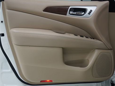 Used 2017 Nissan Pathfinder Platinum image 15