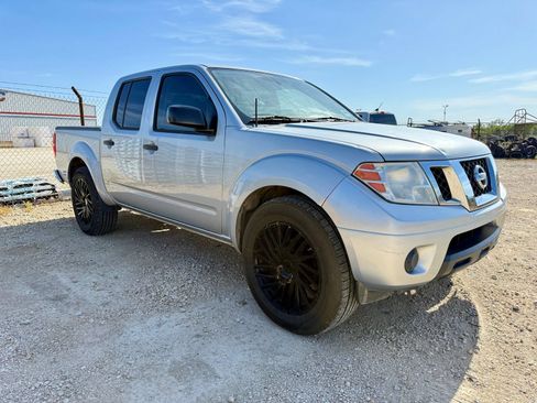 Used 2019 Nissan Frontier SV RWD image 1