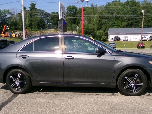 Used 2010 Toyota Camry XLE FWD image 3