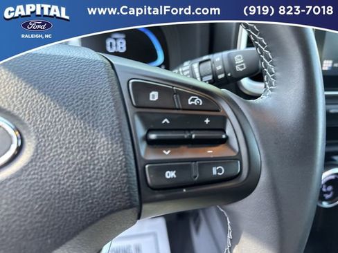 Used 2025 Hyundai Venue SEL FWD image 24