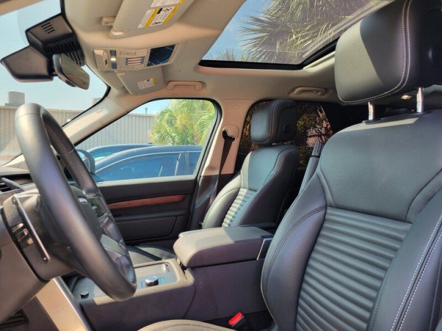 Used 2024 Land Rover Discovery S AWD/4WD image 8
