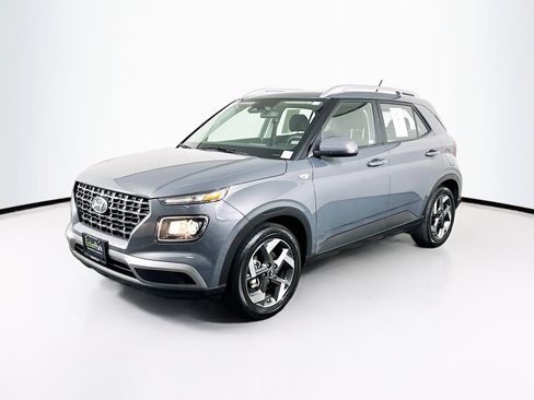 Used 2025 Hyundai Venue SEL FWD image 3