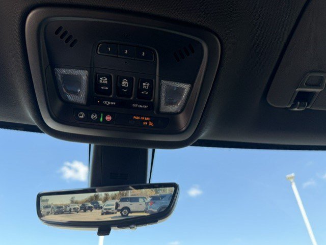 Used 2023 Chevrolet Traverse RS AWD/4WD image 20