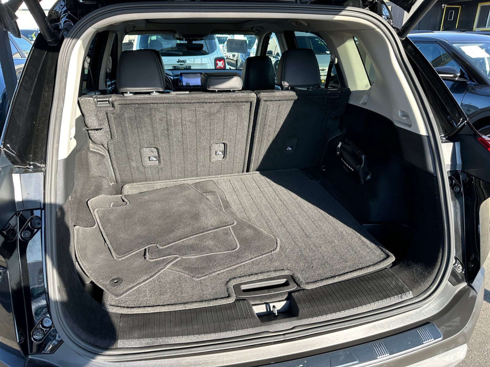 Used 2023 Nissan Rogue SV w/ SV Premium B Package FWD image 26