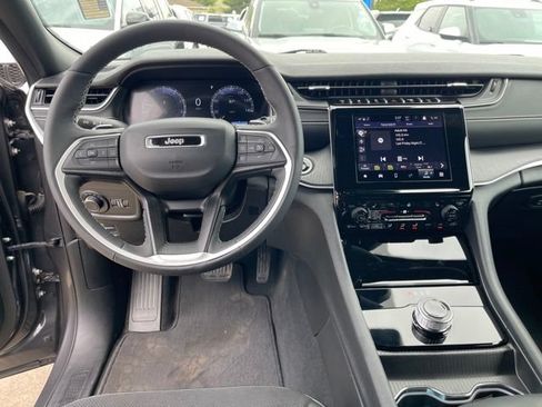 Used 2024 Jeep Grand Cherokee L Altitude AWD/4WD image 13