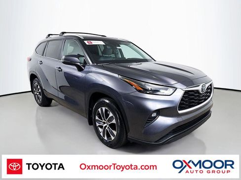 Certified 2023 Toyota Highlander XLE image 1