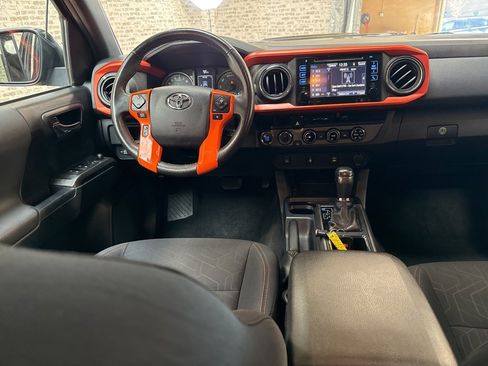 Used 2017 Toyota Tacoma TRD Sport image 14