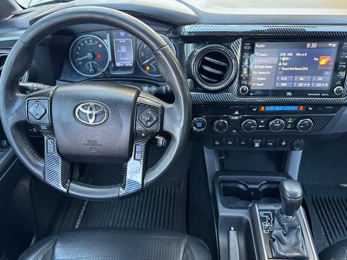 Used 2021 Toyota Tacoma TRD Off-Road w/ TRD Premium Off Road Package AWD/4WD image 13