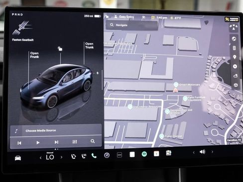 Used 2026 Tesla Model Y 2WD image 22