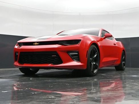 Used 2018 Chevrolet Camaro SS RWD image 39
