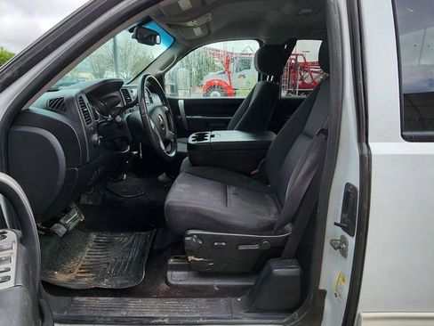 Used 2011 Chevrolet Silverado 3500 LT w/ Interior Plus Package AWD/4WD image 3