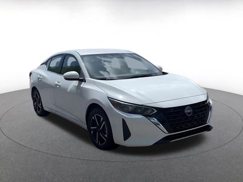 Used 2025 Nissan Sentra SV image 2