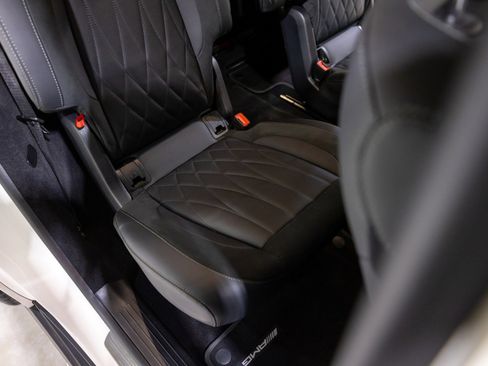 Used 2024 Mercedes-Benz GLS 63 AMG 4MATIC image 33