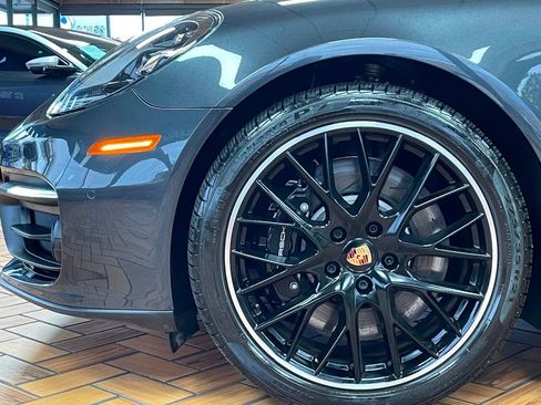 Used 2022 Porsche Panamera 4S w/ Premium Package image 6