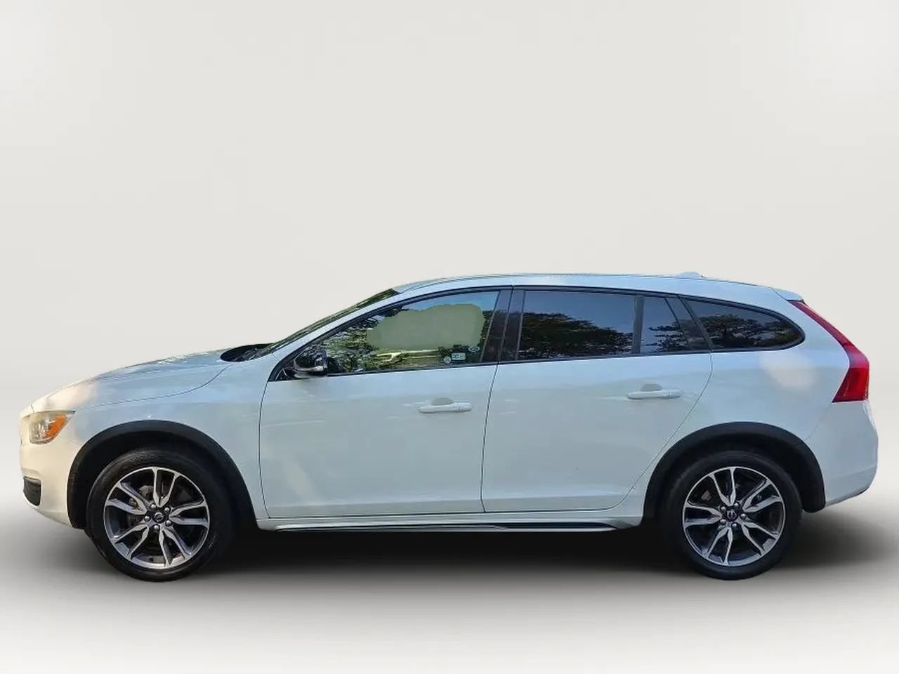 Used 2016 Volvo V60 T5 Cross Country w/ Protection Package AWD/4WD image 5