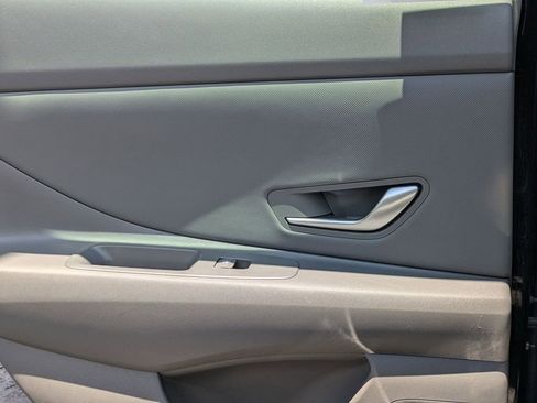 Used 2025 Hyundai Elantra SEL FWD image 25
