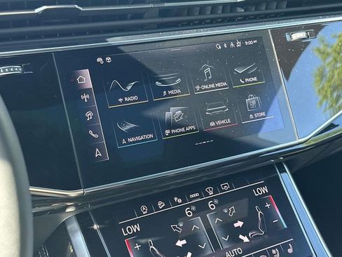Used 2025 Audi Q8 Prestige w/ Prestige Package AWD/4WD image 31