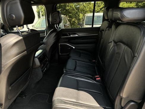 Used 2024 Jeep Wagoneer L Series II w/ Flexible Seating Group AWD/4WD image 21