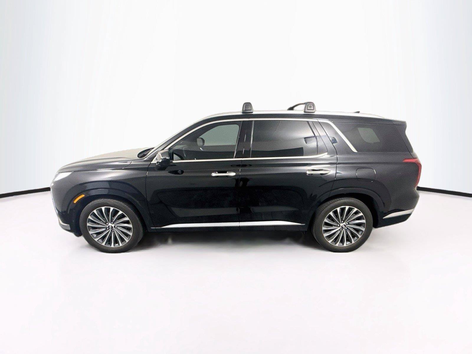 Used 2024 Hyundai Palisade Calligraphy FWD image 2