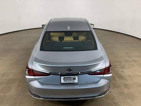 Used 2025 Lexus ES 300h w/ Premium Package image 11