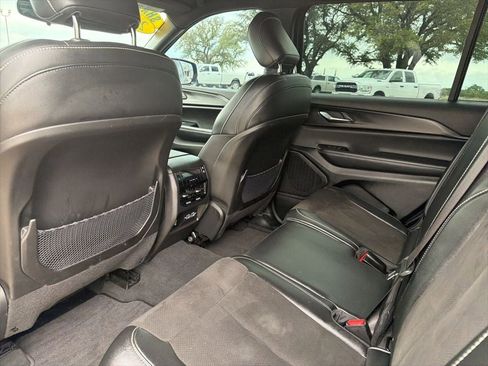 Used 2023 Jeep Grand Cherokee L Laredo image 13