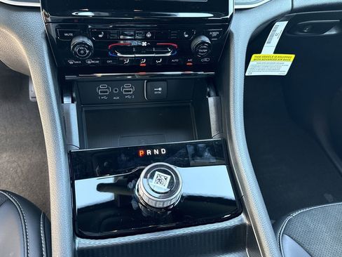 New 2025 Jeep Grand Cherokee Altitude AWD/4WD image 29