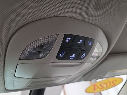 Used 2024 Chrysler Pacifica Touring-L image 19