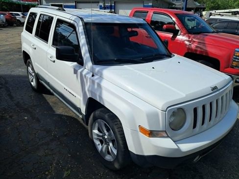 Used 2011 Jeep Patriot Latitude FWD image 2