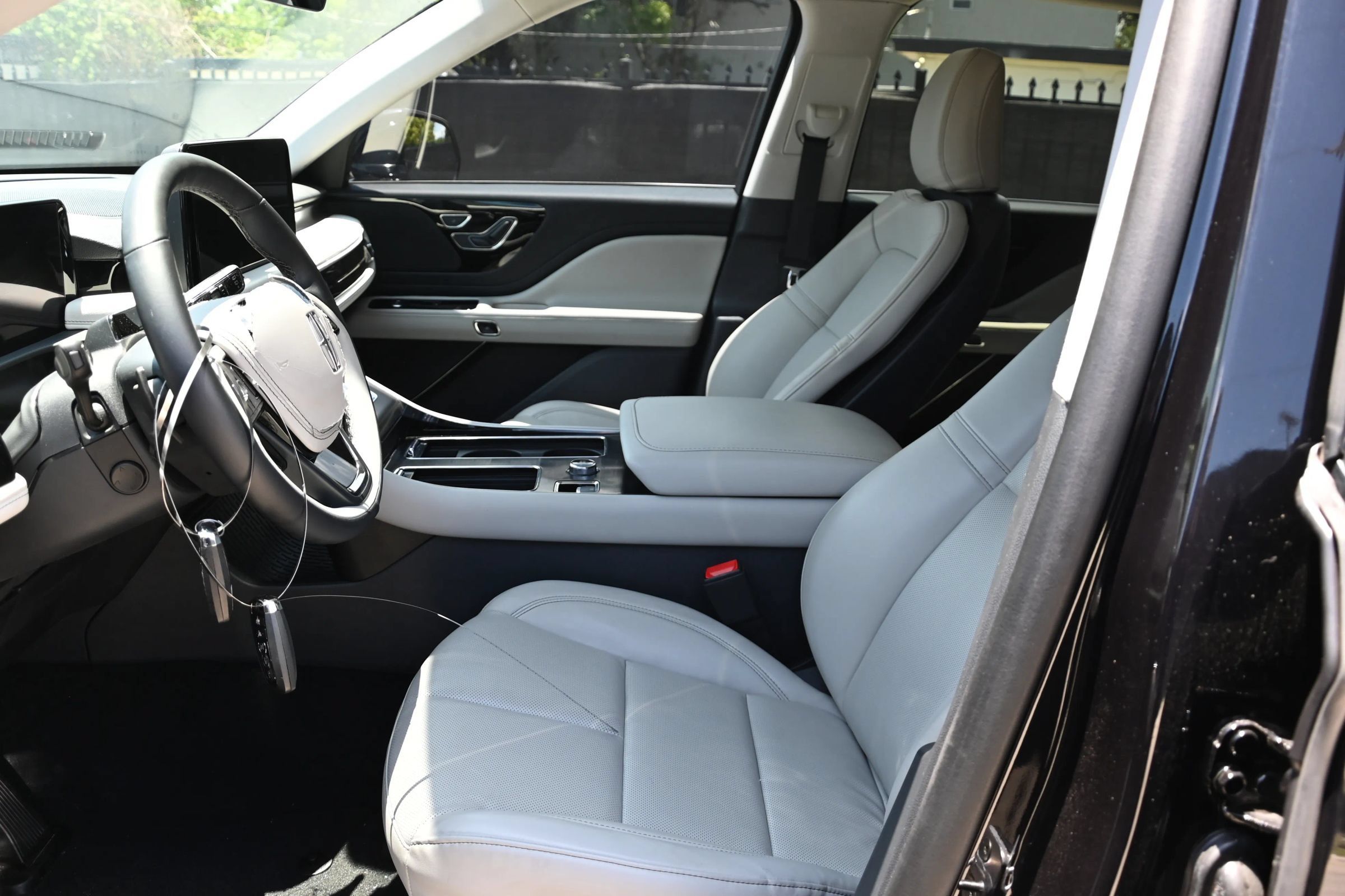 Used 2025 Lincoln Aviator 2WD image 9