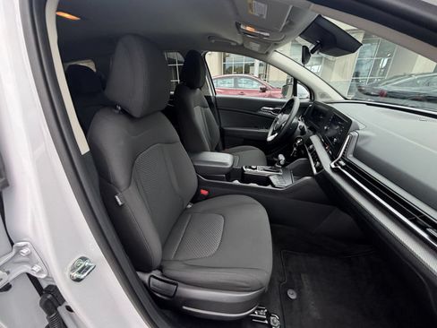 Used 2025 Kia Sportage LX FWD image 35