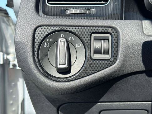 Used 2017 Volkswagen Golf S image 27