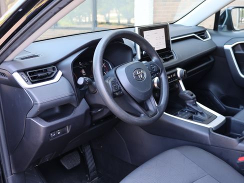 Used 2025 Toyota RAV4 XLE FWD image 34