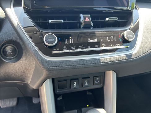 Used 2025 Toyota Corolla Cross XLE FWD image 9