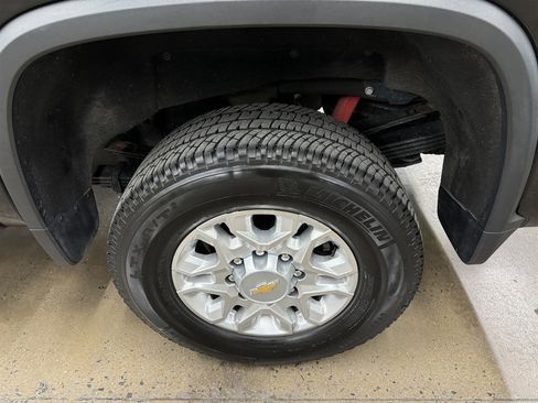 Used 2024 Chevrolet Silverado 3500 LTZ w/ LTZ Convenience Package image 9