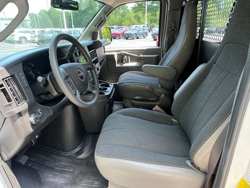 Used 2025 GMC Savana 2500 w/ Driver Convenience Package RWD image 9