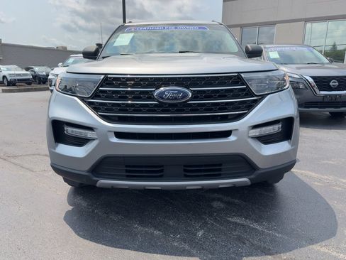 Used 2021 Ford Explorer XLT w/ Equipment Group 202A AWD/4WD image 2