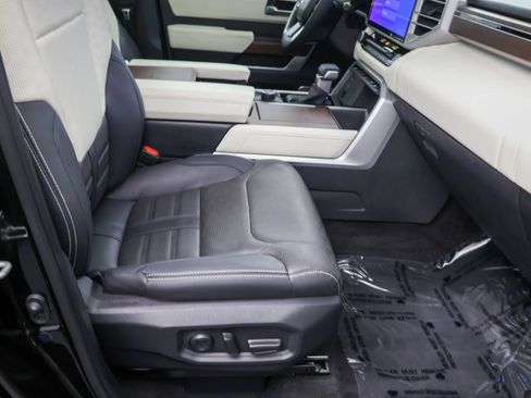 Used 2022 Toyota Tundra Capstone AWD/4WD image 32
