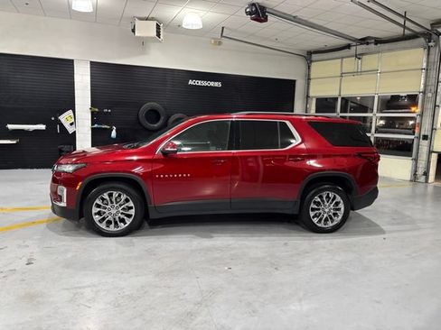 Used 2023 Chevrolet Traverse LT w/ Rear Camera Mirror Package AWD/4WD image 5