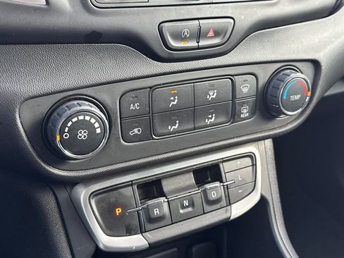 Used 2024 GMC Terrain SLE image 23