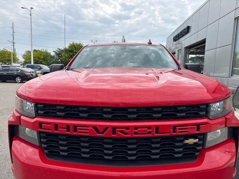 Used 2019 Chevrolet Silverado 1500 Custom w/ Custom Value Package AWD/4WD image 9